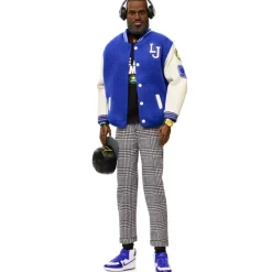 Barbie Signature Muñeco Kenbassador Coleccionable de Lebron James con Conjunto de Chaqueta Universitaria y Accesorios