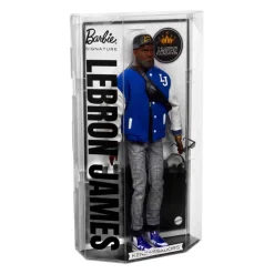 Barbie Signature Muñeco Kenbassador Coleccionable de Lebron James con Conjunto de Chaqueta Universitaria y Accesorios