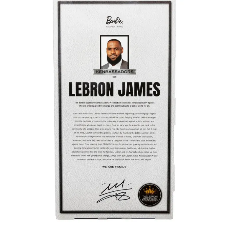 Barbie Signature Muñeco Kenbassador Coleccionable de Lebron James con Conjunto de Chaqueta Universitaria y Accesorios