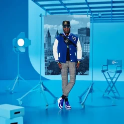 Barbie Signature Muñeco Kenbassador Coleccionable de Lebron James con Conjunto de Chaqueta Universitaria y Accesorios