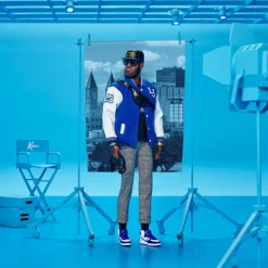 Barbie Signature Muñeco Kenbassador Coleccionable de Lebron James con Conjunto de Chaqueta Universitaria y Accesorios