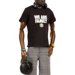 Barbie Signature Muñeco Kenbassador Coleccionable de Lebron James con Conjunto de Chaqueta Universitaria y Accesorios