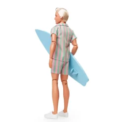 Barbie The Movie Muñeco Ken con Conjunto de Playa a Rayas Rosa y Verde Pastel, Tabla de Surf y Zapatillas