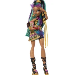 Monster High Muñeca Nefera De Nile con Escarabajo Mascota Lavish y Accesorios